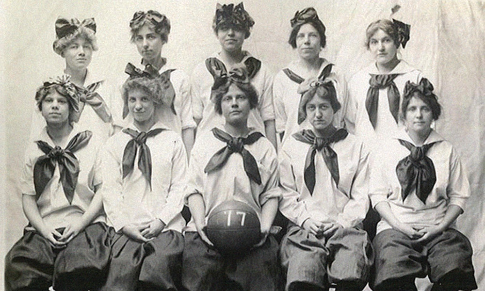 1917 women's basketball team photo