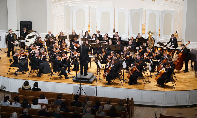 Members of the ز,Ȳַ
######### Symphony Orchestra perform in Swasey Chapel